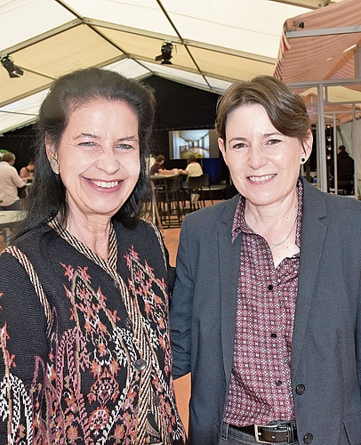 Buchautorin Claudia Dahinden (rechts) traf ihre ehemalige Lehrerin Elisabeth Ambühl-Christen und hat gute Erinnerungen an diese Zeit.