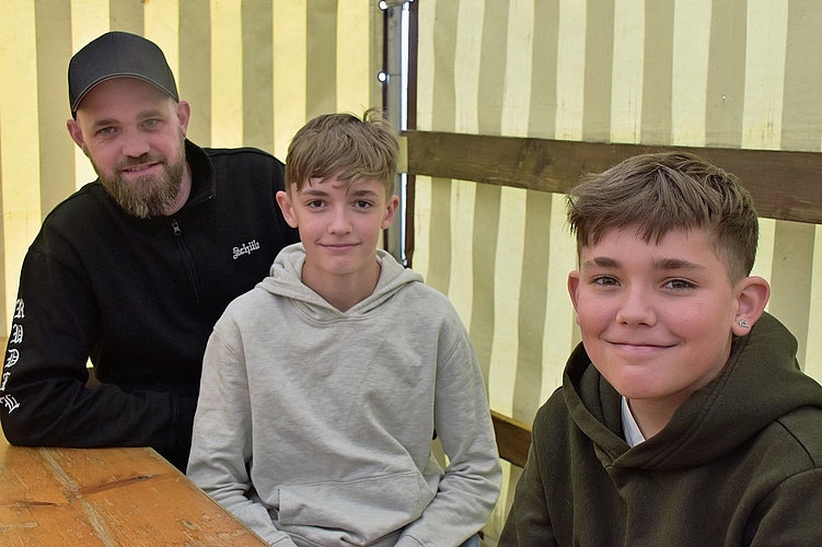 Auch die Jüngeren fühlen sich beim VMC Selzach wohl (von links): Thomas Schulthess mit seinen beiden Buben Levin und Nick. Auch die Jüngeren fühlen sich beim VMC Selzach wohl (von links): Thomas Schulthess mit seinen beiden Buben Levin und Nick.
