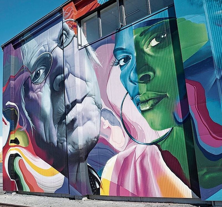 Am Hafen von Linz (Landeshauptstadt von Oberösterreich) sind die grauen Wände der alten Hafengebäude von zahlreichen Graffiti-Künstlern in wahre Gemälde verwandelt worden.
Bild: Joseph Weibel