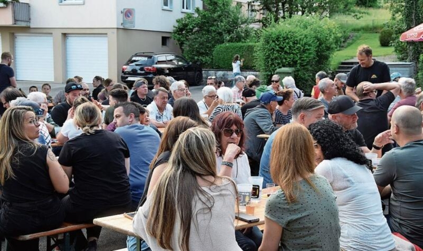 Viele Bettlacherinnen und Bettlacher lassen es sich nicht nehmen, jährlich ihr eigenes Bier zu zelebrieren.
