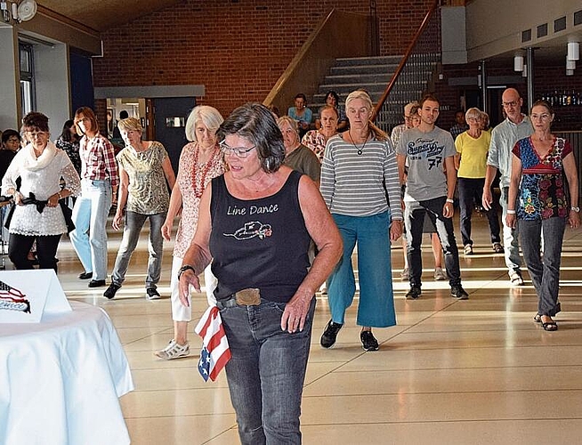 Gar nicht so einfach, aber lernbar: Linedance erfreut sich immer grösserer Beliebtheit.