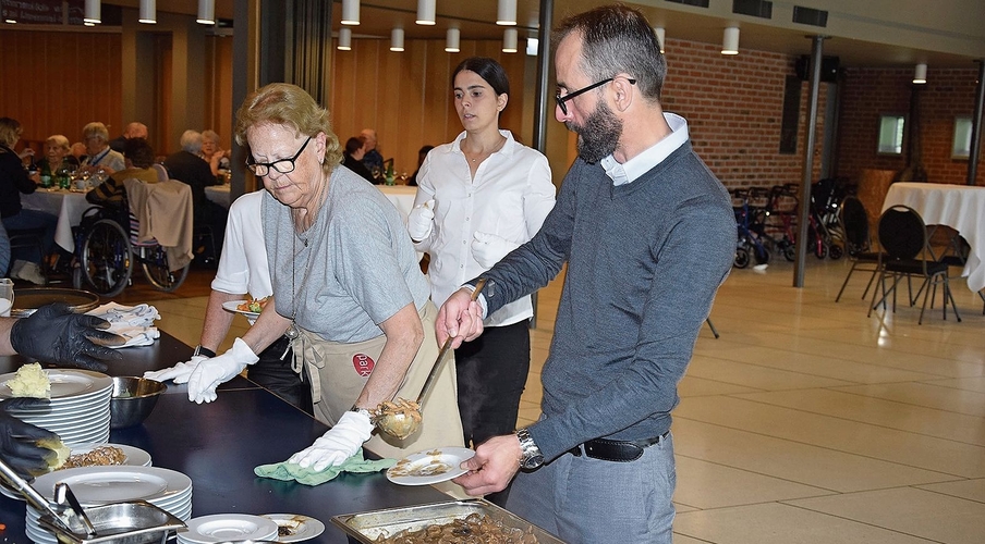 Der Chef persönlich richtet den Dreigänger an.