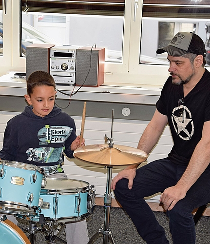 Laut und ohne Schranken: Fabio Zanco zeigt, wie man die Drums benützt.
