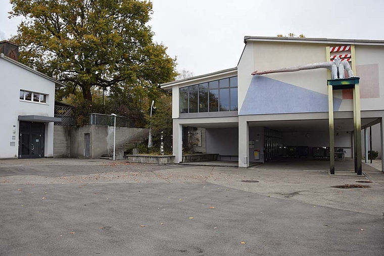 Das Kastels-Schulhaus bekommt ein neues Gesicht: Die Schulanlage erhält zusätzlichen Schulraum, zudem wird eine Doppelturnhalle gebaut. Bild: Schuldirektion Grenchen
