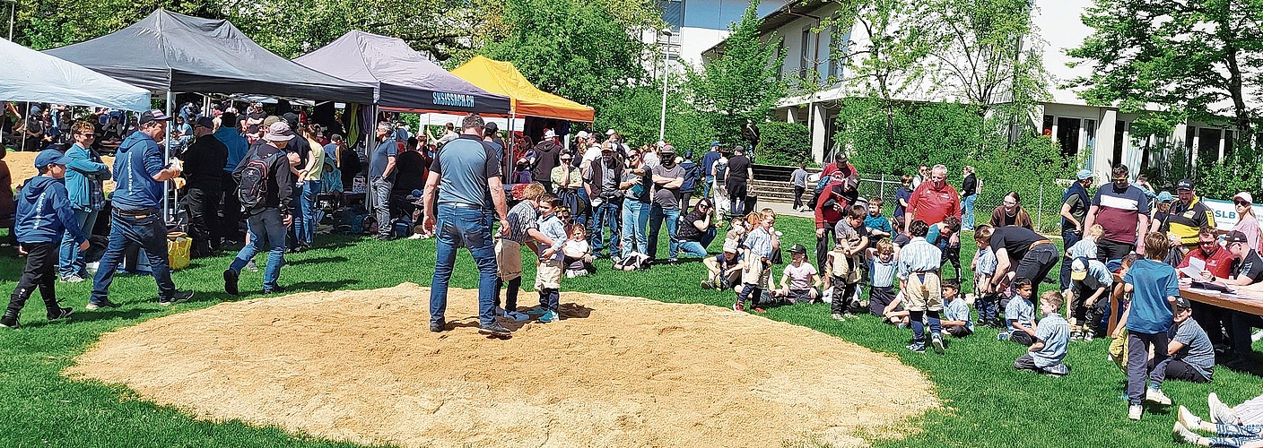 Das Prinzenschwingen ist für Mädchen und Jungen im Alter zwischen 5 und 7 Jahren und findet immer grossen Anklang. In dieser Kategorie machen die Kleinen ihre ersten Schwingerfahrungen und können testen, ob sie in diesem Sport gross werden wollen.