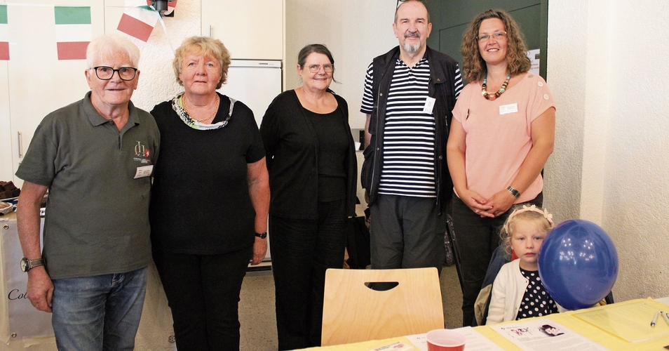 Ein Teil des OK Grenchner Infomarkt (von links): Stanislao Martucci, Yvonne Walker, Petra Schwaller, Werner Schläfli, Domenica Imperiali und Leandra.