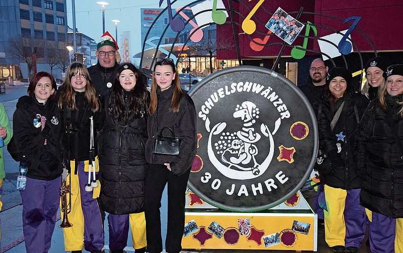 Das Fasnachtsdenkmal ist enthüllt, die fünfte Jahreszeit geht los.