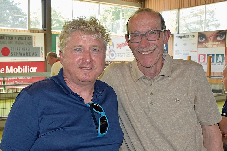Vizestadtpräsident Patrick Crausaz (links) war ebenfalls unter den Zaungästen im Bocciadromo in Grenchen. Rechts von ihm Giulio Bacchetta, Kassier des Bocciaklubs Grenchen. Bilder: Joseph Weibel Vizestadtpräsident Patrick Crausaz (links) war ebenfalls unter den Zaungästen im Bocciadromo in Grenchen. Rechts von ihm Giulio Bacchetta, Kassier des Bocciaklubs Grenchen. Bilder: Joseph Weibel