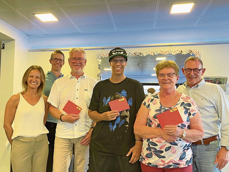Von links: Sabrina Scheurer (GVG-Vorstandsmitglied), Philipp Stauffer (GVG Marketing), Markus Frei (2. Platz), Ayla Gschwind (1.  Platz), Jeannette Lanz (3. Platz) und Heinz Westreicher (Präsident GVG).Bild: zvg