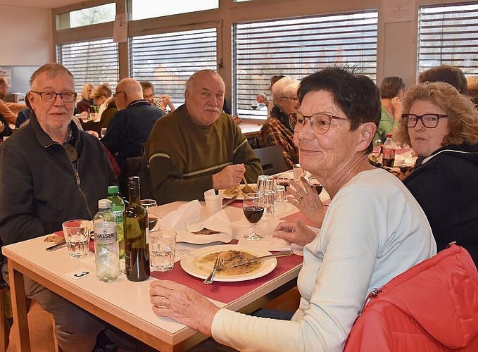 Die Gäste kommen auch von anderen Pilzvereinen (von links): Heinz Bieber, Rolf Keller, Katharina Peier und Marlis Keller vom Pilzverein Grenchen-Lengnau.
