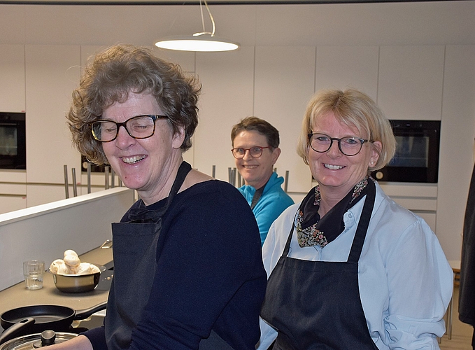 Kathrin Fischer (vorne), Corinne Maier und Isabelle Dolninger (hinten) waren ebenfalls für den Hauptgang zuständig. 