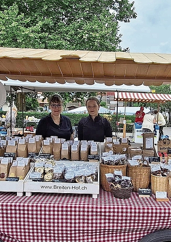 Der Pieterler Breiten-Hof der Familie Tellenbach-Kilchenmann hatte ebenfalls ein tolles Angebot mit verschiedenem Getreide, getrockneten Kräutern und Früchten – alles auf dem eigenen Hof produziert, liebevoll abgepackt und am Herbstmarkt präsent Der Pieterler Breiten-Hof der Familie Tellenbach-Kilchenmann hatte ebenfalls ein tolles Angebot mit verschiedenem Getreide, getrockneten Kräutern und Früchten – alles auf dem eigenen Hof produziert, liebevoll abgepackt und am Herbstmarkt präsentiert.