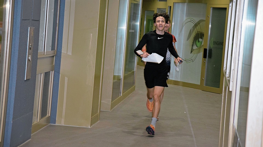 Gar aus der Passage kamen die Sportler in horrendem Tempo daher. Gar aus der Passage kamen die Sportler in horrendem Tempo daher.