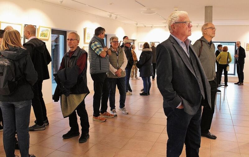 Viele Menschen fanden den Weg nach Bettlach, um die inspirierende Kunst von Judith Künzle zu betrachten.Bilder: Anna Gähler