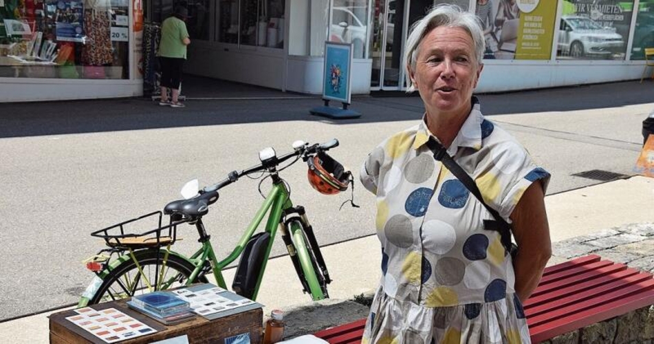 Ebenfalls möglich: Christine Rindlisbacher ist mit dem Fahrrad samt beladenem Anhänger aus Lengnau angereist.