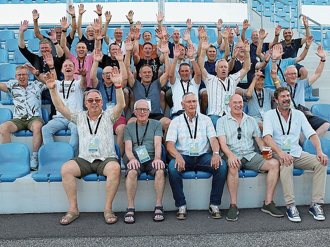 Über 50 FCG-Legenden feierten im Stadion Brühl ein Wiedersehen. Bild: Christian Schlup