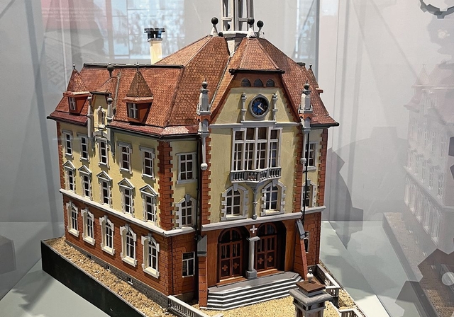 Kein Gebäudein Grenchen weckt mehr Nostalgie als die Alte Post. Auf dem Bildist das Modell zu sehen, das im Museum Grenchen steht.Foto: zvg