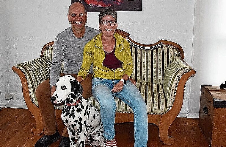 Immer dabei als Motivatoren auf den 1342 Kilometern mit «Hegu»: Frau Doris und Hündin Mela. Bild: Joseph Weibel

