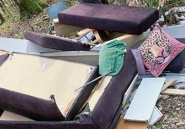 Kein schönes Bild – «Entsorgungshof» Wald.Bilder: zvg/Joseph Weibel