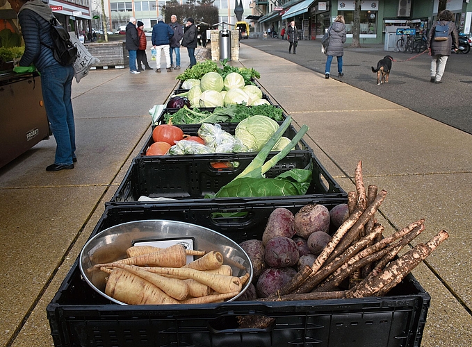 Typisches Wintergemüse aktuell am Freitagsmarkt am Stand von Willi Gloor. Bilder:Joseph Weibel Typisches Wintergemüse aktuell am Freitagsmarkt am Stand von Willi Gloor. Bilder:Joseph Weibel