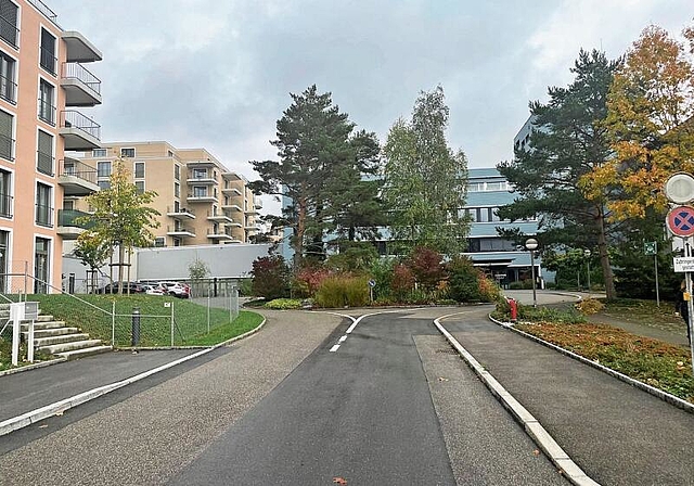 Das ehemalige Spital Grenchen wurde dank privater Initiative sinnvoll umgenutzt 
in das Wohn- und Pflegezentrum Sunnepark, und zwischenzeitlich ist auf dem Grundstück des ehemaligen alten Spitals attraktiver Wohnraum geschaffen worden. Bild: Joseph 