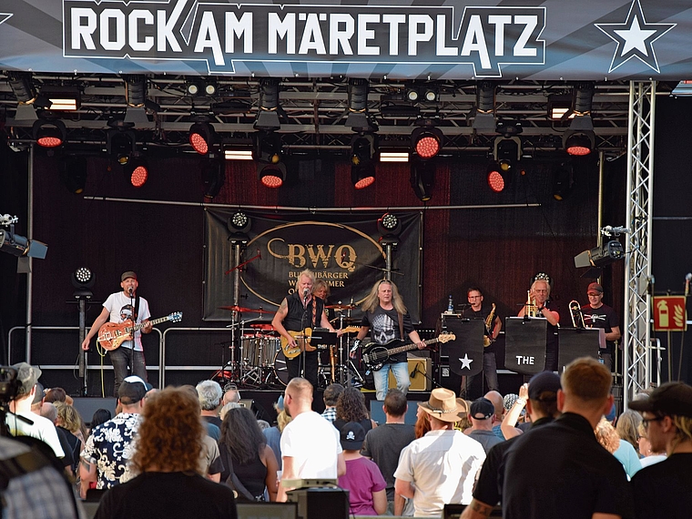 Seit 15 Jahren ein fester Bestandteil in der Sommer-Agenda von Grenchen: «Rock am Märetplatz».Bild: GSA-Archiv