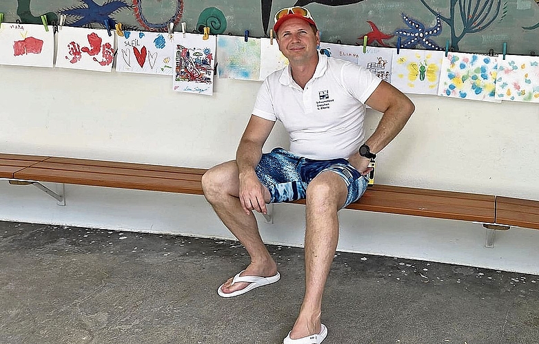 Chefbademeister Alexey Litvynov freut sich über den guten Erfolg beim Malwettbewerb anlässlich des 70‑Jahr-Jubiläums des Grenchner Gartenbads. Chefbademeister Alexey Litvynov freut sich über den guten Erfolg beim Malwettbewerb anlässlich des 70‑Jahr-Jubiläums des Grenchner Gartenbads.