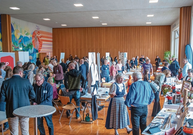 Zum Willkommensanlass im Zwinglisaal hatten sich viele Neuzuzügerinnen und Neuzuzüger eingefunden. 