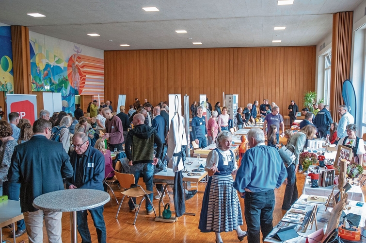 Zum Willkommensanlass im Zwinglisaal hatten sich viele Neuzuzügerinnen und Neuzuzüger eingefunden. 