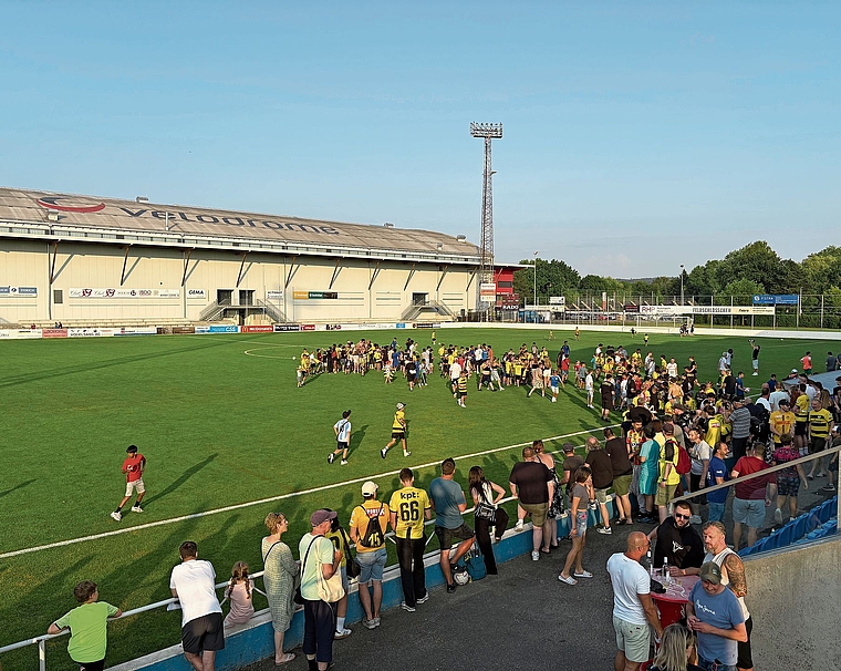 Im Sommer vor einem Jahr gastierten die Young Boys für ein Trainingsspiel gegen den SC Kriens im Grenchner Brühl. Ausserdem war die Damen-Nati vor der Fussball-Europameisterschaft für ein Training im Brühl.Bild: Joseph Weibel
