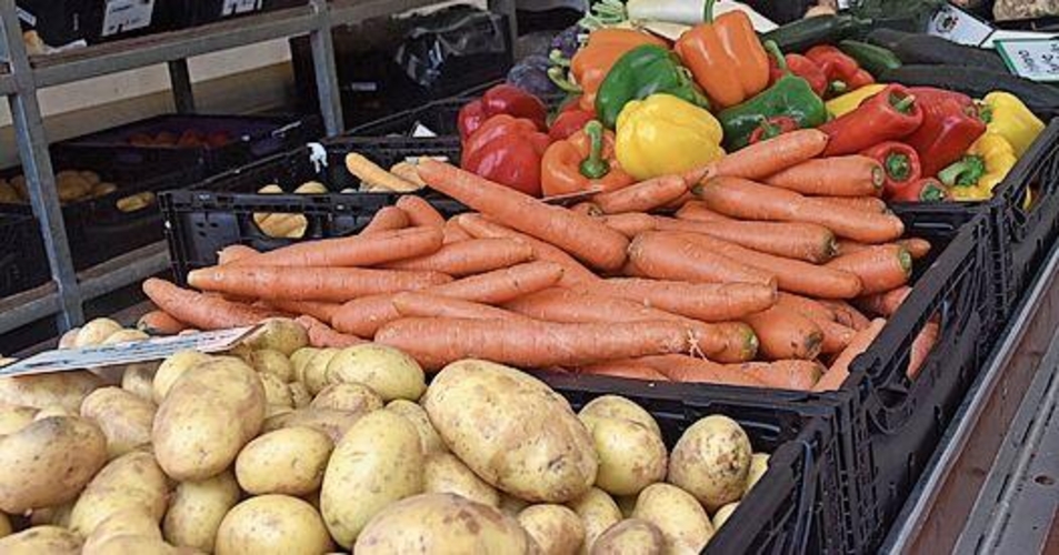 Auf dem Wochenmarkt kauft auch das Auge mit.