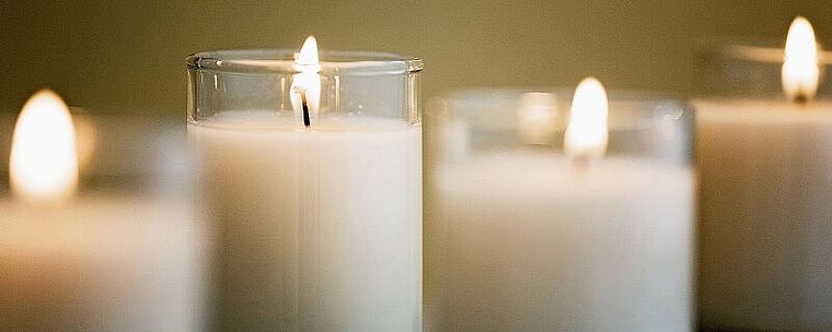 Die vier Kerzen: Sie brennen für den Frieden, den Glauben, die Liebe und die Hoffnung.
