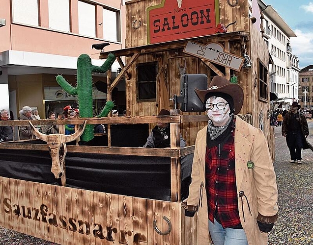 Schöner (Saloon-)Auftritt der Sauzfassnarre aus Selzach.
