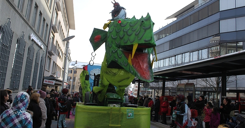 Himmlisch schön und höllisch guet: Der Drachenwagen der Selzacher Aare-Schnägge.
