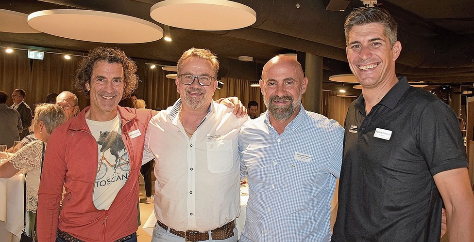 Moderator Franco Marvulli (ganz rechts) mit Gönnern Sandro Palmieri, Christian Hetzel (Hetzel Maler & Gipser) und Giuseppe Marino (Auto Marino & Genier GmbH). 