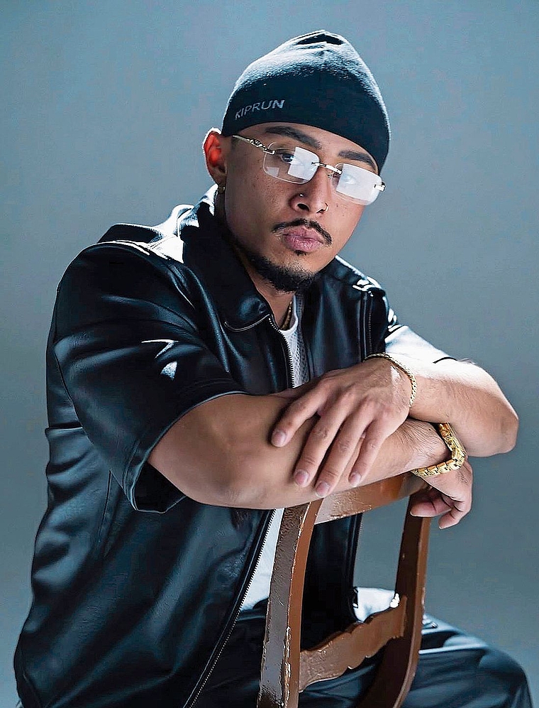 Cheyne Hofer, bekannt als Wizdomblendz, erreicht mit seinen präzisen Haarschnitten ein Millionenpublikum.Bild: zvg