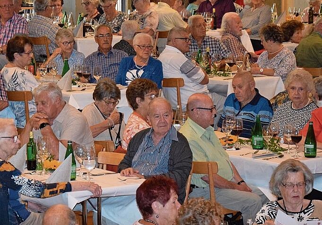 Ein voller Saal am traditionellen Seniorenanlass im Parktheater.