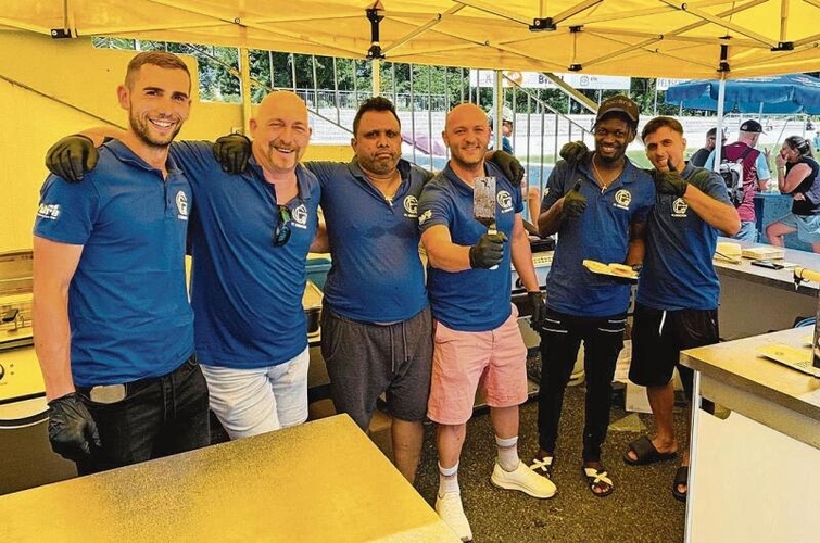 Fleiss und Spass zeigten die vielen FCG-Helfer an den Verpflegungsständen.