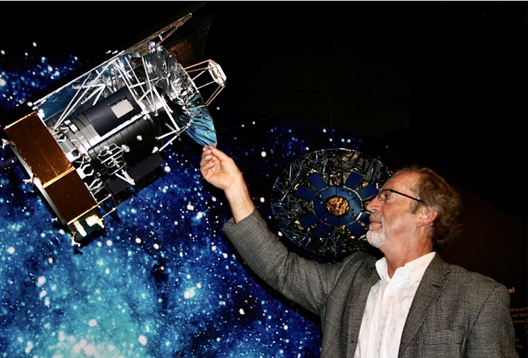 Astrophysiker Dr. Norbert Pailer referiert in Büren an der Aare zum Thema Weltraum.
