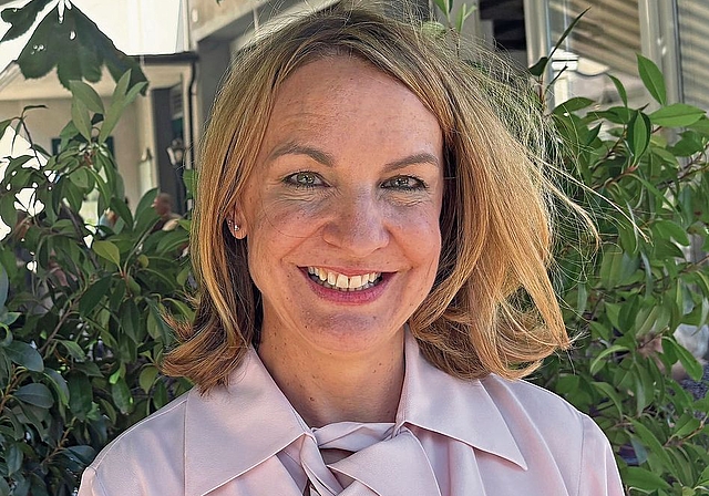 Eine sichtlich erleichterte Susanne Sahli nach dem klaren Wahlausgang von Sonntag.Bild: Joseph Weibel