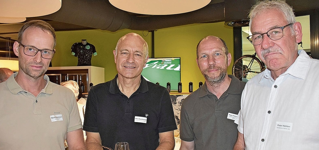 Auch sie unterstützen das Tissot Velodrome (von links): Beat Mosimann von Schilt Elektro, Alex Kaufmann (Branger Architekten AG und Co-Präsident Jurasonnenseite), Roger Hegelbach (City Garage Grenchen GmbH) und Peter Hehlen (Schreinerei Hehlen AG).