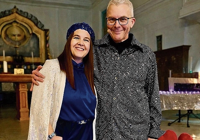 Pfarreiseelsorger Thomas Wehrli mit der Sängerin und Musikerin Iris Ballabio. Bild: zvg