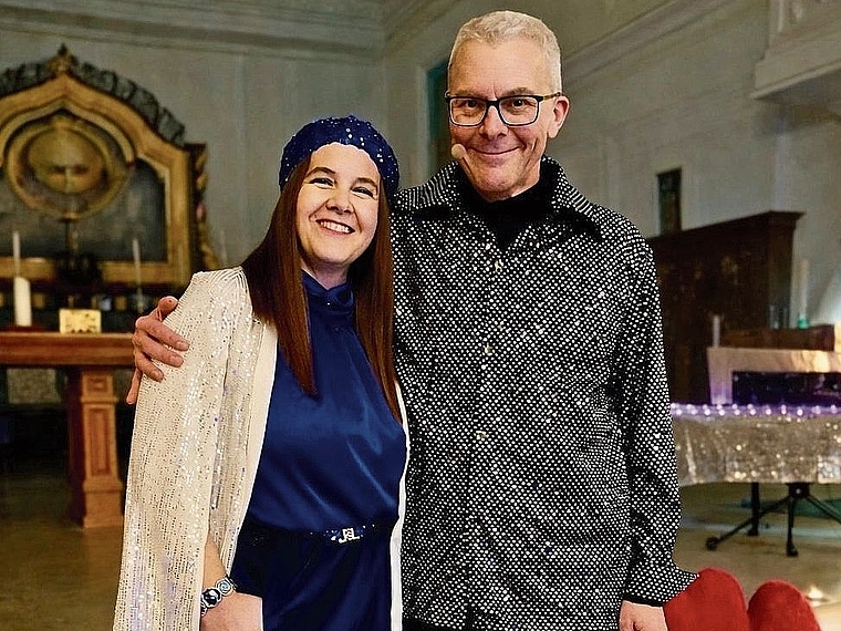 Pfarreiseelsorger Thomas Wehrli mit der Sängerin und Musikerin Iris Ballabio. Bild: zvg