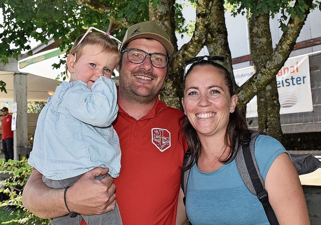Ein strahlendes Trio mit Lars und Steffi Schär mit Tochter Jael. Bilder: Joseph Weibel