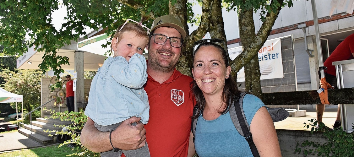 Ein strahlendes Trio mit Lars und Steffi Schär mit Tochter Jael. Bilder: Joseph Weibel