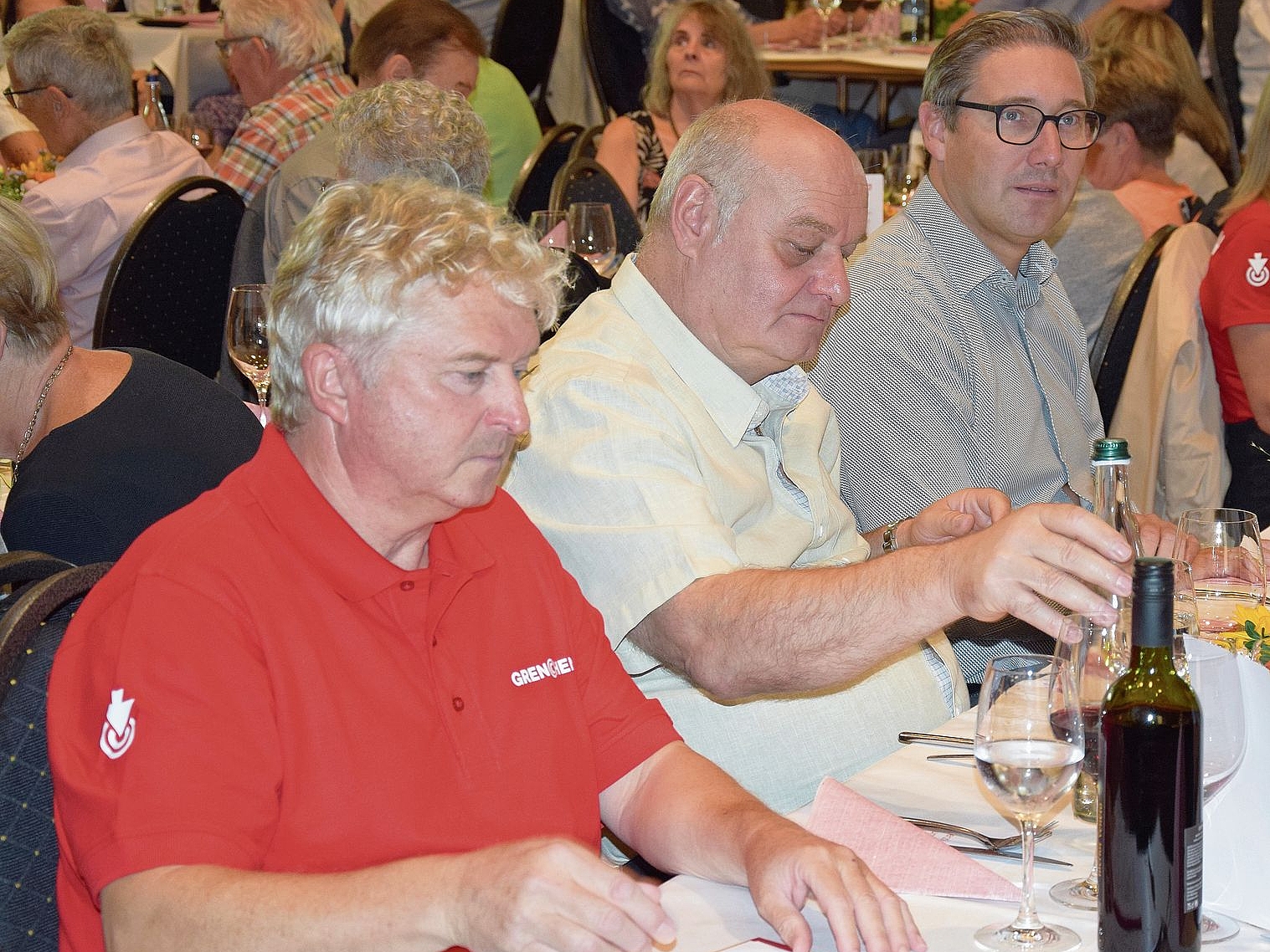 Gastgeber Patrick Crausaz (links) mit Gemeinderat Ivo von Büren und Stadtschreiber Sven Schär sind aufs Mittagessen gespannt. Gastgeber Patrick Crausaz (links) mit Gemeinderat Ivo von Büren und Stadtschreiber Sven Schär sind aufs Mittagessen gespannt.