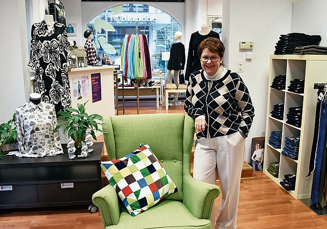 Vor allem mit einem lachenden Auge nimmt Carmen Leimer schrittweise Abschied vom Berufsleben. Bild: Joseph Weibel