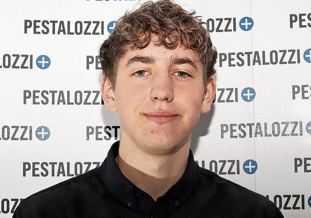 Der Grenchner Nathanael Stuber gehörte zu den 84 Ausgezeichneten anlässlich der 43. Verleihung des Pestalozzi Stiftepriis in Schlieren ZH.Bild: zvg