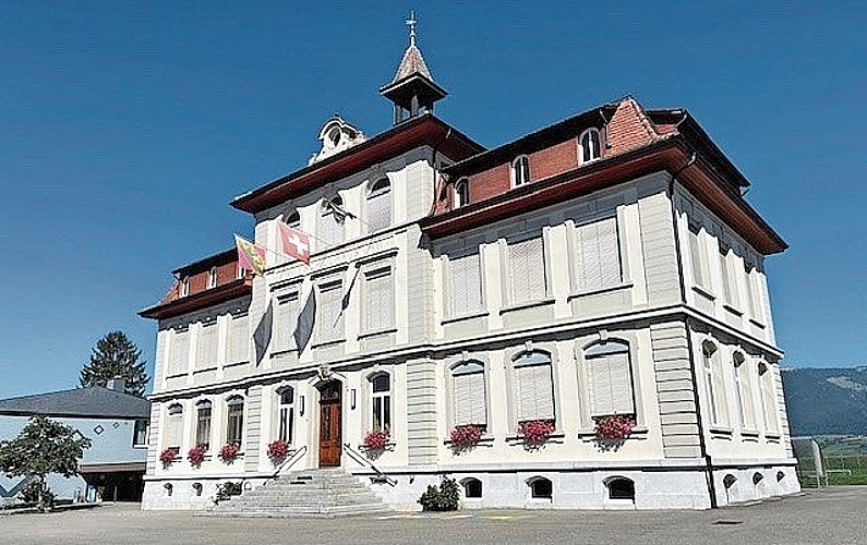 Markantes Gebäude: Das Schulhaus Leuzigen gibt es seit 125 Jahren. Markantes Gebäude: Das Schulhaus Leuzigen gibt es seit 125 Jahren.