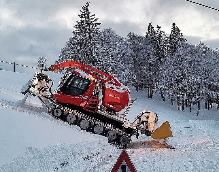 Mit dem Pistenbully kann auf dem Grenchenberg wieder in Aktion getreten werden. Bild: Skilift Grenchenberg AG